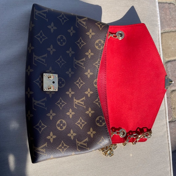 Louis Vuitton Pallas Chain Monogram - Picture 12 of 15